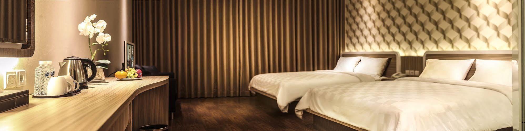 M Premiere Dago Hotel 3*